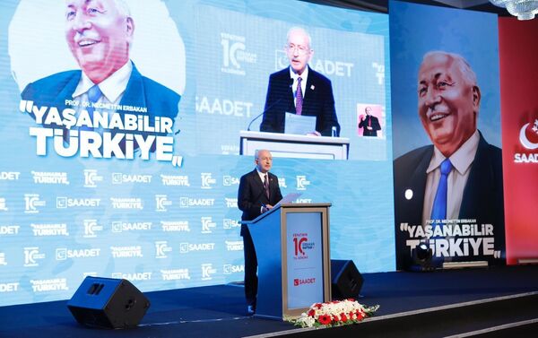 Ankara'da eski başbakanlardan Necmettin Erbakan'ı anma programı düzenleyen Saadet Partisi'nin davetine CHP Genel Başkanı Kılıçdaroğlu ve HDP Eş Genel Başkanı Sancar da katıldı. - Sputnik Türkiye