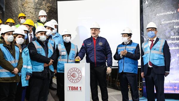 Bakan Karaismailoğlu: İstanbul'a iki raylı sistem hattı daha kazandırıyoruz - Sputnik Türkiye