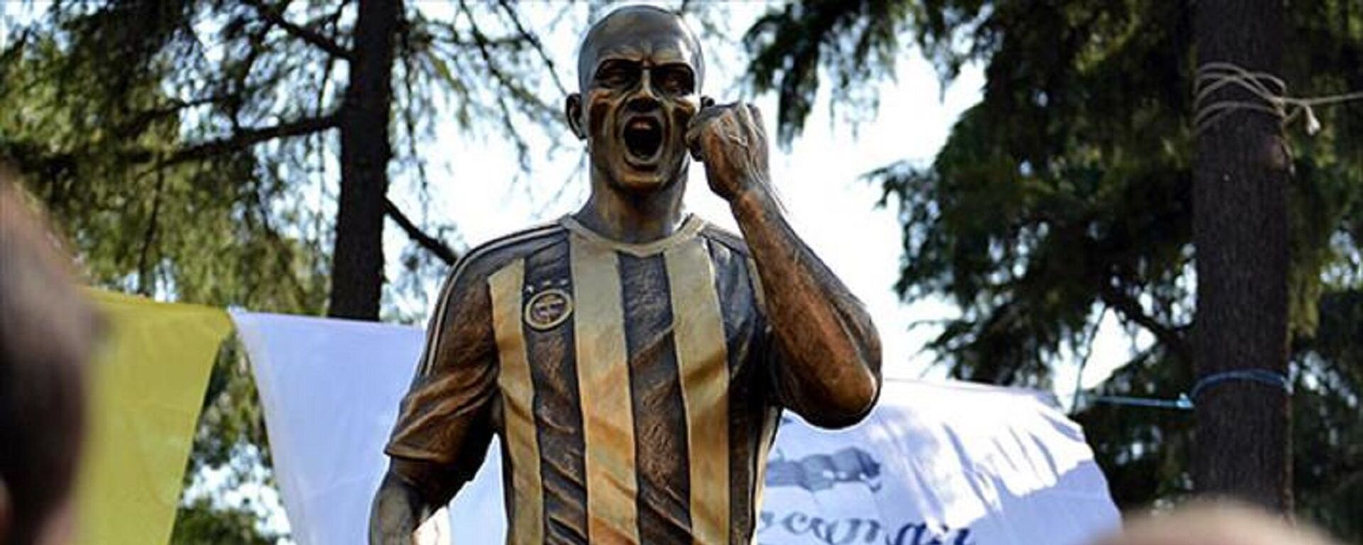  Kadıköy’de bulunan eski Fenerbahçeli futbolcu Alex De Souza’nın heykeli - Sputnik Türkiye, 1920, 29.12.2022