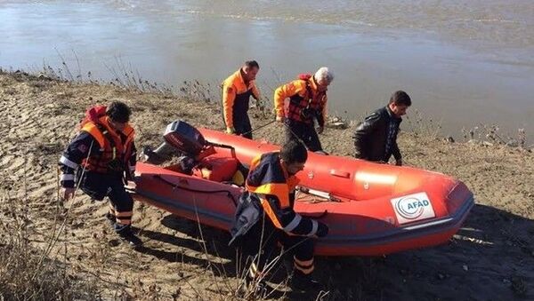 Edirne Cumhuriyet Başsavcılığı, Meriç Nehri'nde botun alabora olması sonucu hayatını kaybeden çocuk hakkında yapılan bazı paylaşımların gerçeği yansıtmadığı belirtildi. - Sputnik Türkiye