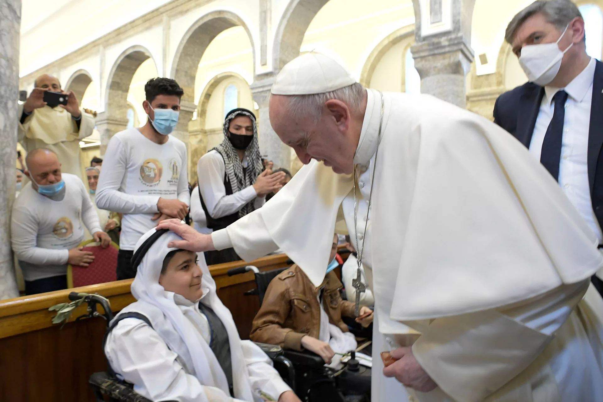 Papa, Musul enkazında 'bu nasıl bir zulümdür' dedi; Musullular, Hıristiyan kardeşlerine 'geri dönün' çağrısı yaptı Papa, Musul enkazında 'bu nasıl bir zulümdür' dedi; Musullular, Hıristiyan kardeşlerine 'geri dönün' çağrısı yaptı - Sputnik Türkiye, 1920, 07.03.2021