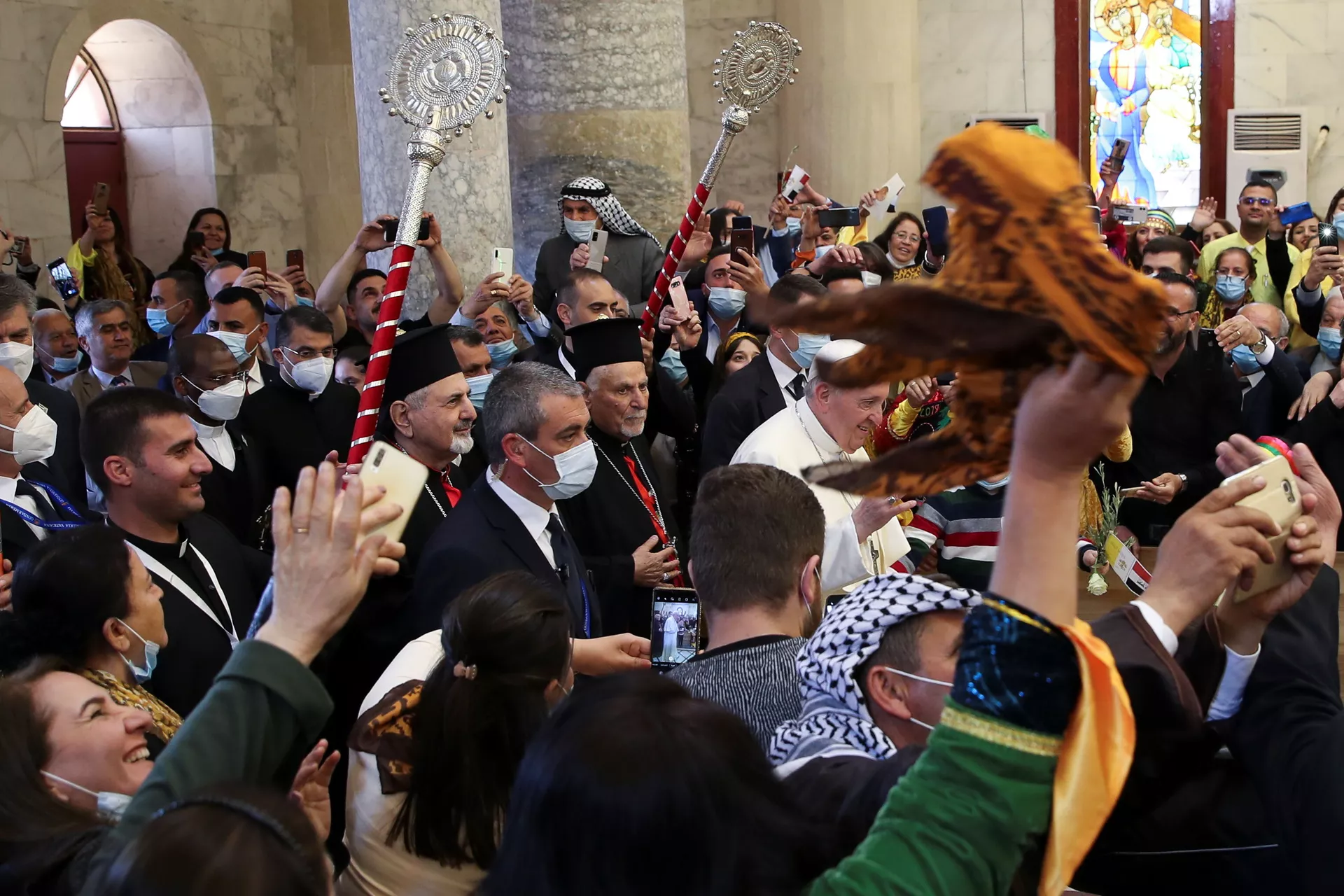 Papa, Musul enkazında 'bu nasıl bir zulümdür' dedi; Musullular, Hıristiyan kardeşlerine 'geri dönün' çağrısı yaptı Papa, Musul enkazında 'bu nasıl bir zulümdür' dedi; Musullular, Hıristiyan kardeşlerine 'geri dönün' çağrısı yaptı - Sputnik Türkiye, 1920, 07.03.2021