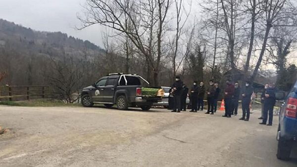 Karantinadaki köye girilemeyince jandarma noktasında cenaze namazı kılındı  - Sputnik Türkiye