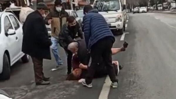 Ankara'da sokak ortasında kadına şiddet - Sputnik Türkiye