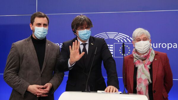Avrupa Parlamentosu, üç Katalan milletvekilinin dokunulmazlığını kaldırıldı - Sputnik Türkiye
