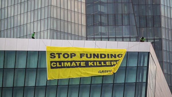 Greenpeace - Avrupa Merkez Bankası - ECB - paraşüt - Sputnik Türkiye