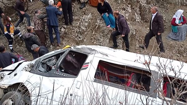 Batman’da 2 öğrencinin öldüğü kaza sonrası 4 öğretmen açığa alındı - Sputnik Türkiye