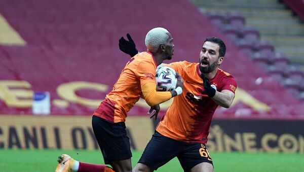 Galatasaray, Çaykur Rizespor mağlubiyetiyle Süper Lig'de 11 maç sonra sahasında yenildi. - Sputnik Türkiye