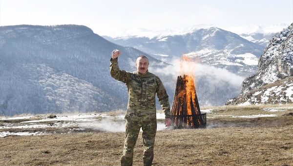 Azerbaycan Cumhurbaşkanı İlham Aliyev, Şuşa'da Nevruz ateşini yaktı - Sputnik Türkiye