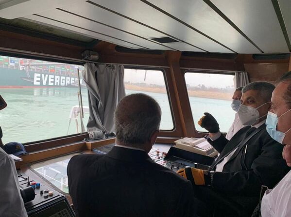 Süveyş Kanalı'nı tıkayan Ever Given gemisi - Sputnik Türkiye