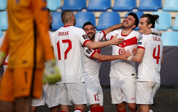 Türkiye A Milli Futbol Takımı, 2022 FIFA Dünya Kupası Elemeleri G Grubu maçında deplasmanda Norveç'i 3-0 yenerek 2'de 2 yaptı. - Sputnik Türkiye