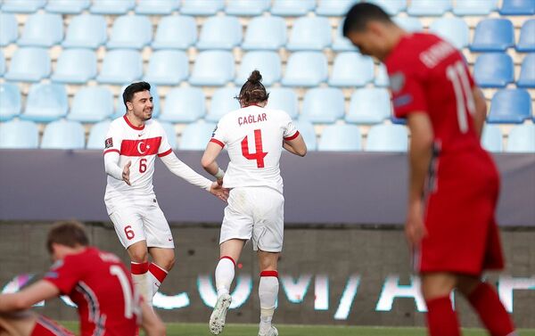 Türkiye A Milli Futbol Takımı, 2022 FIFA Dünya Kupası Elemeleri G Grubu maçında deplasmanda Norveç'i 3-0 yenerek 2'de 2 yaptı. - Sputnik Türkiye
