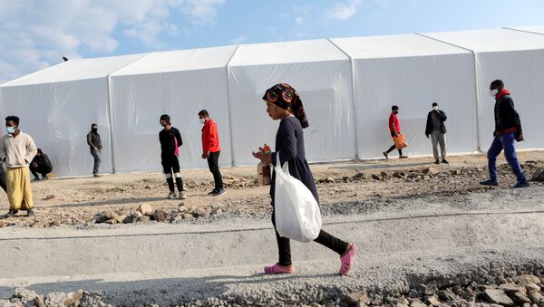 AB İçişleri Komiseri Johansson: Yeni sığınmacı kamplarının inşası için Yunanistan'a 276 milyon euro kaynak aktarılacak - Sputnik Türkiye