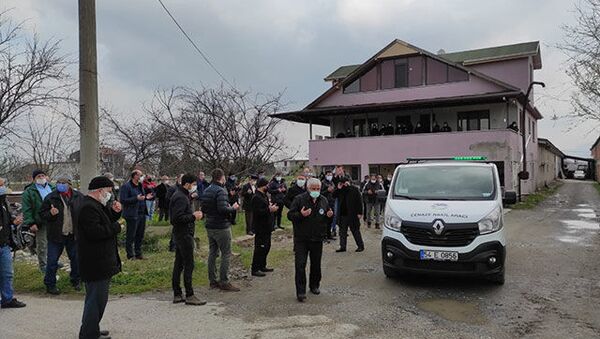 Sakarya, koronavirüsten hayatını kaybeden Ahmet Aydın'la beraber aynı aileden 5 kişi - Sputnik Türkiye