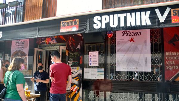 Fransa’da bir barın ismi ‘Sputnik V’ olarak değiştirildi - Sputnik Türkiye