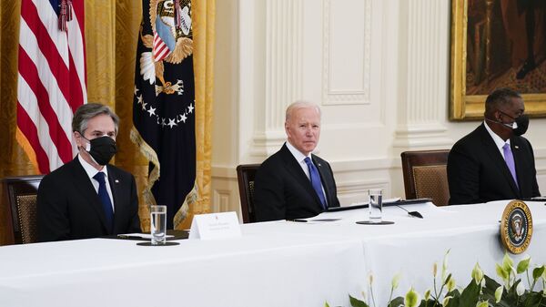 ABD Başkanı Joe Biden, ilk kabine toplantısını Beyaz Saray'da yeni tip koronavirüs (Kovid-19) önlemleri altında gerçekleştirdi. - Sputnik Türkiye