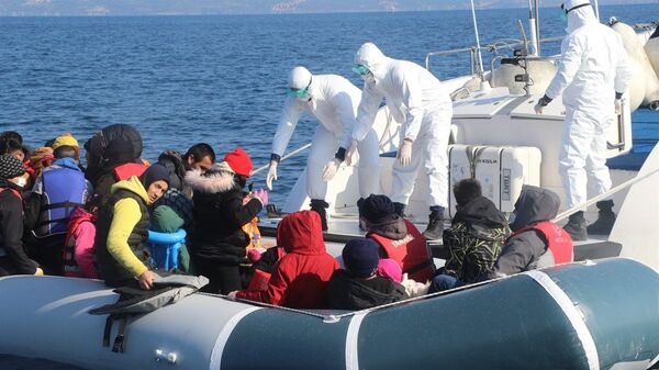Ege Denizi'nin Midilli Adası bölgesinde Yunanistan tarafından 7 geri itme olayı gerçekleşirken toplam 231 sığınmacı kurtarıldı. - Sputnik Türkiye