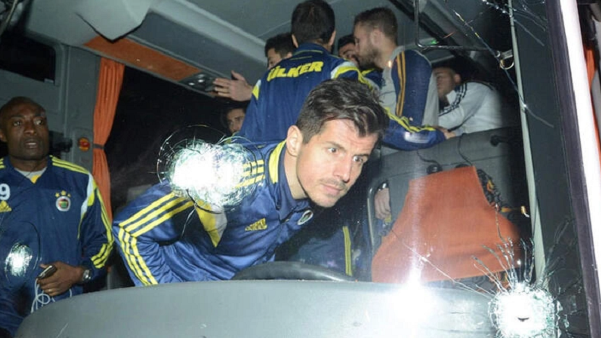 Emre Belözoğlu, Fenerbahçe, silahlı saldırı, Trabzon, 4 Nisan 2015 - Sputnik Türkiye, 1920, 14.08.2026