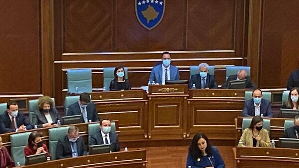 Kosova’nın yeni Cumhurbaşkanı seçilen Vjosa Osmani, Mecliste yaptığı konuşmada, “Bugün Kosova bir kadın cumhurbaşkanı seçti dedi. - Sputnik Türkiye