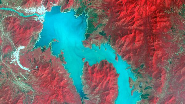 Mavi Nil Nehri üzerinde Etiyopya - Sudan sınırı yakınında su toplayan Rönesans (Hedasi) Barajı'nın uydu görüntüsü - Sputnik Türkiye