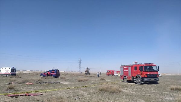 Konya'nın merkez Karatay ilçesinde gösteri uçağı düştü, olay yerine sağlık ve itfaiye ekipleri sevk edildi. - Sputnik Türkiye