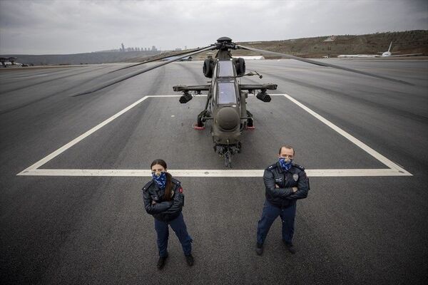 Türkiye'nin ilk kadın taarruz helikopter pilotu: Özge Karabulut - Sputnik Türkiye