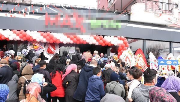 Sivas'ta açılışında sosyal mesafe kuralının ihlal edildiği market, 4 gün süreyle mühürlendi. - Sputnik Türkiye