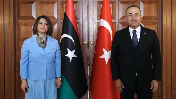 Dışişleri Bakanı Çavuşoğlu, Libyalı mevkidaşı Necla el-Menguş'la bir araya geldi - Sputnik Türkiye
