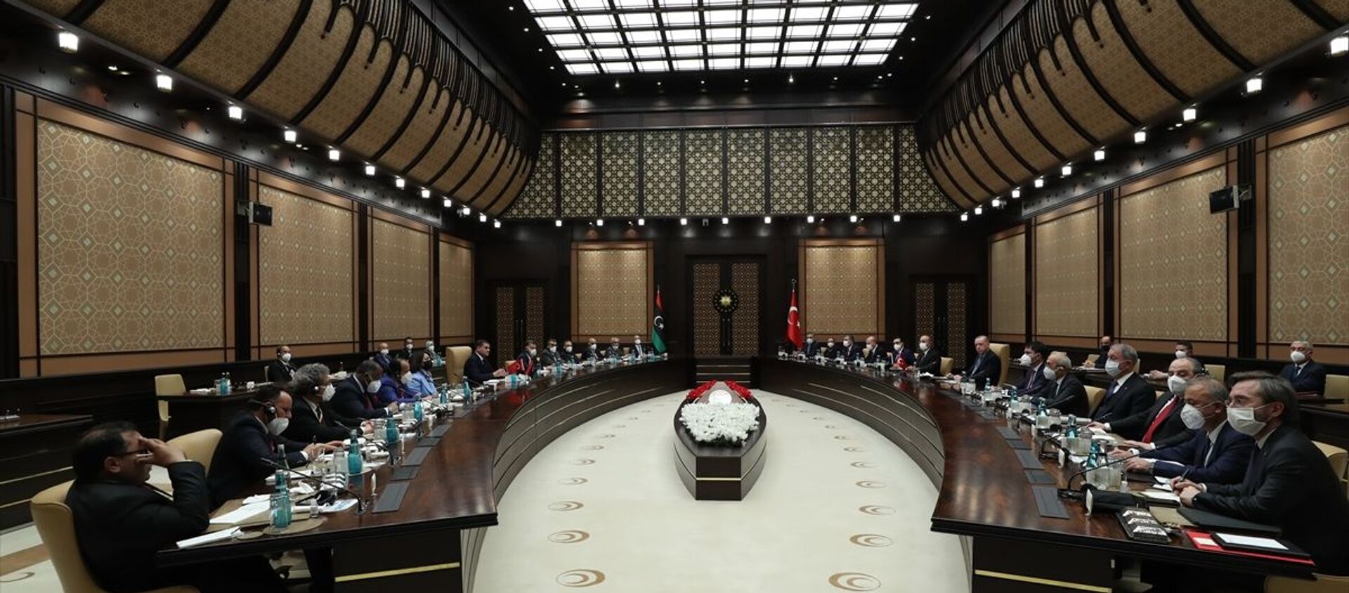 Cumhurbaşkanı Recep Tayyip Erdoğan, Libya Milli Birlik Hükümeti Başbakanı Abdülhamid Dibeybe ile Türkiye-Libya Yüksek Düzeyli Stratejik İşbirliği Konseyi oturumuna katıldı. - Sputnik Türkiye, 1920, 12.04.2021