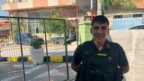 Manisa'nın Akhisar ilçesinde, İlçe Jandarma Komutanlığı'nda görevli Jandarma Uzman Çavuş Harun Albayrak (24), tabancasıyla intihar etti. - Sputnik Türkiye