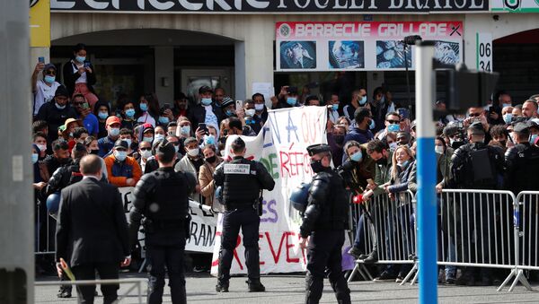 Fransa Cumhurbaşkanı Macron, Montpellier ziyareti sırasında protesto edildi - Sputnik Türkiye