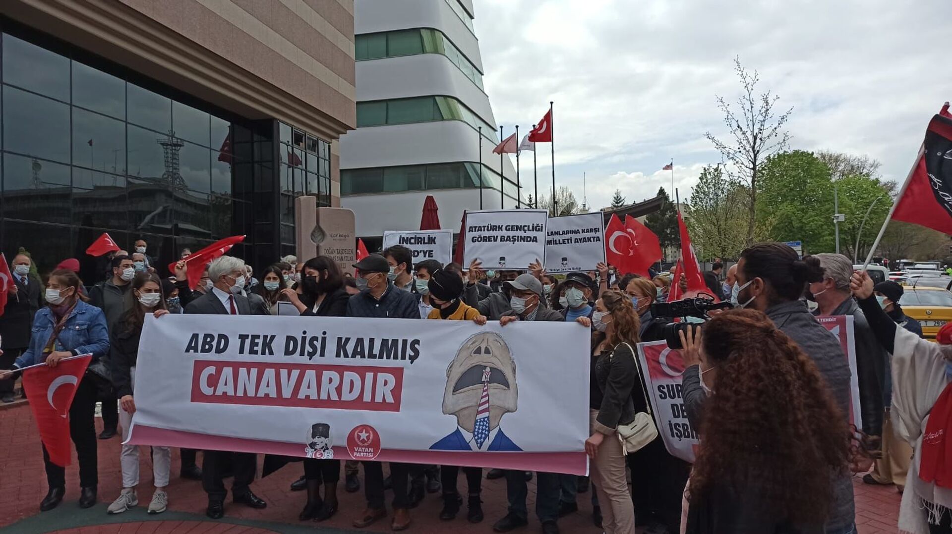 Biden’ın ‘soykırım’ kararı, Ankara’daki ABD Büyükelçiliği önünde protesto edildi - Sputnik Türkiye, 1920, 26.04.2021