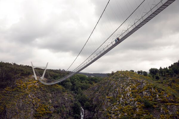 Dünyanın en uzun asma yaya köprüsü  - Sputnik Türkiye