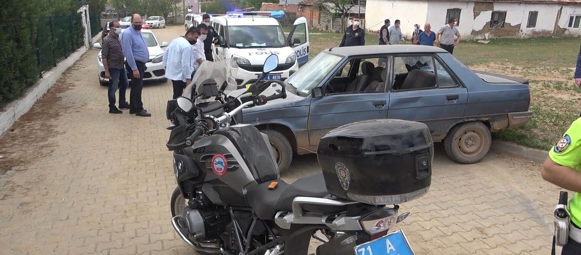Dur ihtarına uymayan 17 yaşındaki ehliyetsiz sürücü polis motosikletine çarptı - Sputnik Türkiye, 1920, 01.05.2021