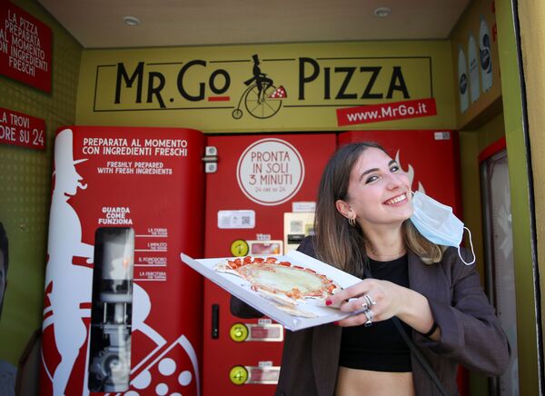 Roma'da taze pizza otomatı: 3 dakikada sıcak pizza veriyor - Sputnik Türkiye