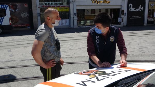 Taksim'de turistlere yönelik denetim: Oturma izni olanlara cezai işlem uygulandı - Sputnik Türkiye