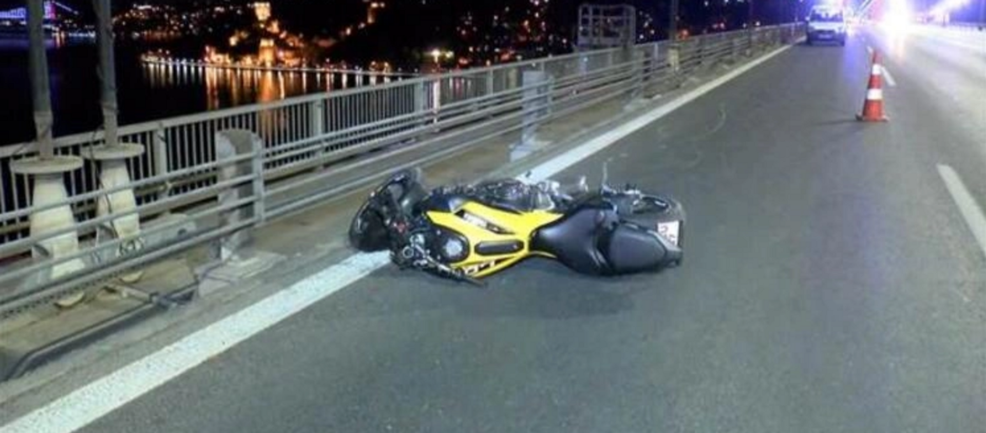FSM Köprüsü'nde motosikletin ön tekerini kaldırarak gitmeye çalışan sürücü hayatını kaybetti - Sputnik Türkiye, 1920, 10.05.2021