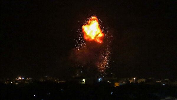 İsrail, Gazze Şeridi'ne hava saldırısı düzenledi - Sputnik Türkiye