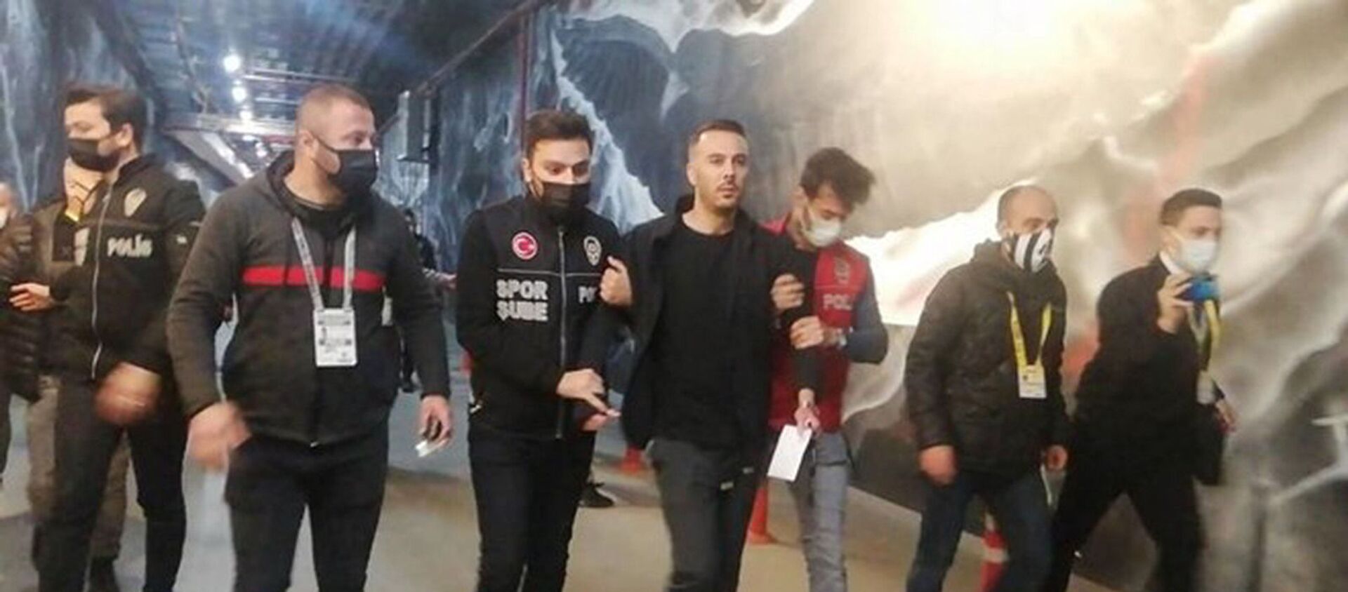 Beşiktaş oyuncusu Ghezzal'ın menajeri Hakan Korkmaz, maçın ardından gözaltına alındı - Sputnik Türkiye, 1920, 11.05.2021