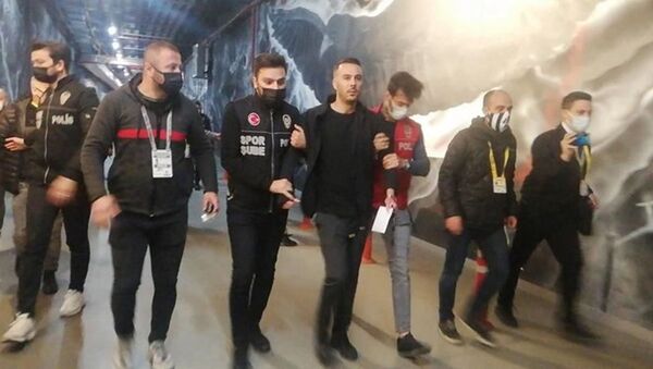 Beşiktaş oyuncusu Ghezzal'ın menajeri Hakan Korkmaz, maçın ardından gözaltına alındı - Sputnik Türkiye