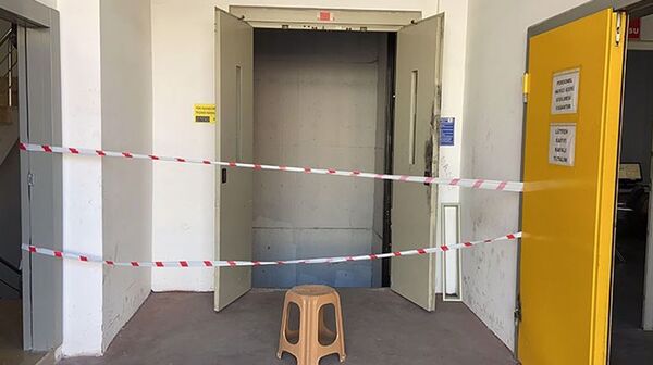 Asansör boşluğuna düşen kurye hayatını kaybetti - Sputnik Türkiye