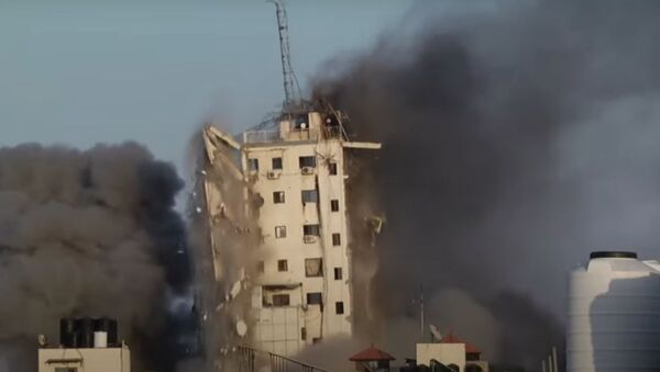 İsrail, Gazze’de çok katlı bir binayı daha vurdu - Sputnik Türkiye