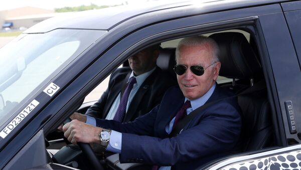 ABD Başkanı Joe Biden, Ford'un elektrikli otomobiliyle test sürüşünde - Sputnik Türkiye