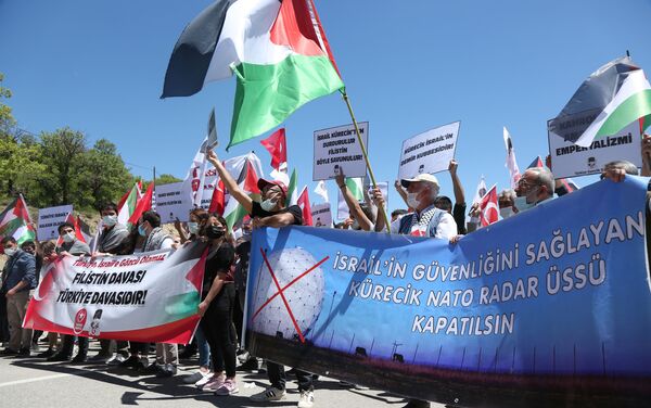 İsrail'in Filistin'e yönelik saldırılarını kınayan Vatan Partisi ve TGB,  Kürecik Üssü önünde eylem yaptı. - Sputnik Türkiye