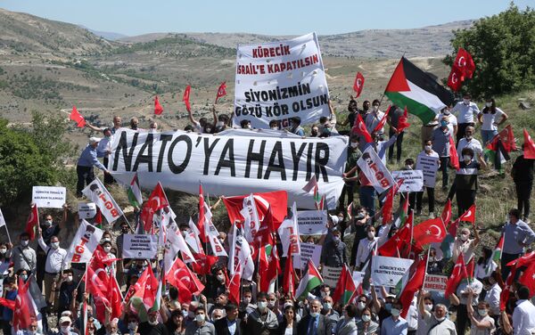 İsrail'in Filistin'e yönelik saldırılarını kınayan Vatan Partisi ve TGB,  Kürecik Üssü önünde eylem yaptı. - Sputnik Türkiye