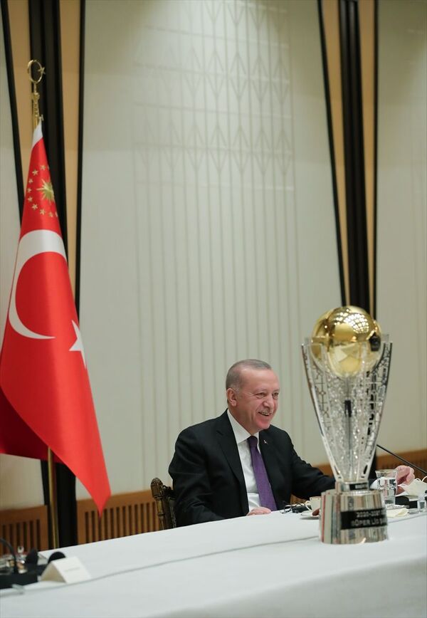 Şampiyon Beşiktaş, Cumhurbaşkanı Erdoğan'ı ziyaret etti - Sputnik Türkiye