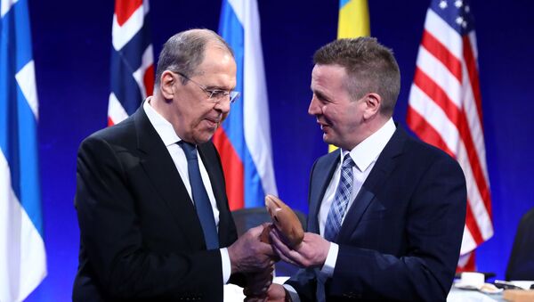 Rusya Dışişleri Bakanı Sergey Lavrov, Arktik Konsey Bakanlar Toplantısı için gittiği İzlanda'nın Reykjavik kentinde ev sahibi mevkidaşı Gudlaugur Thordarson'la görüştü. - Sputnik Türkiye