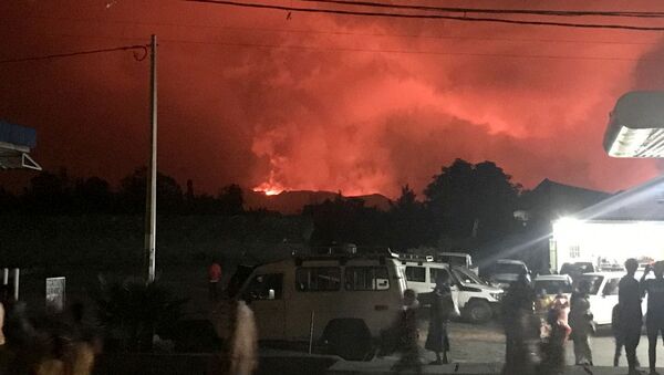 Demokratik Kongo Cumhuriyeti’nde bulunan ve Afrika'nın en aktif volkanlarından biri olan Nyiragongo yanardağında patlama meydana gelirken, patlama nedeniyle risk altındaki 1.5 milyon nüfuslu Goma şehrinde tahliye çalışmaları devam ediyor. - Sputnik Türkiye