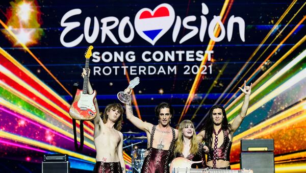 Eurovision 2021'de 20 ülke final heyecanını yaşadı. Şarkı performanslarının ardından puanlamaya geçildi. İtalya, 524 puan ile birinciliğe hak kazandı. - Sputnik Türkiye