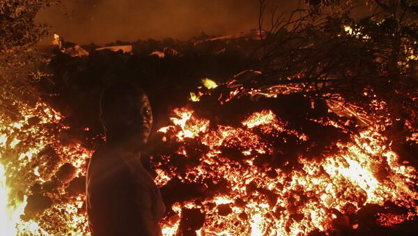Dünyanın en aktif yanardağları arasında gösterilen Nyiragongo, 22 Mayıs'ta faaliyete geçmişti. - Sputnik Türkiye